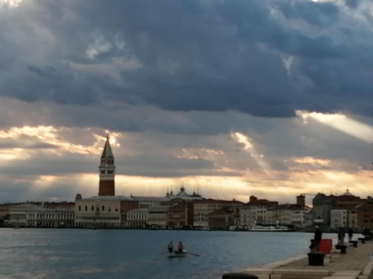 Locazione Mery Venice Luaran gambar