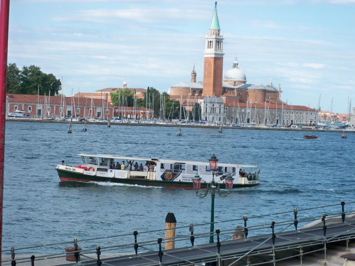 Locazione Mery Venice Luaran gambar